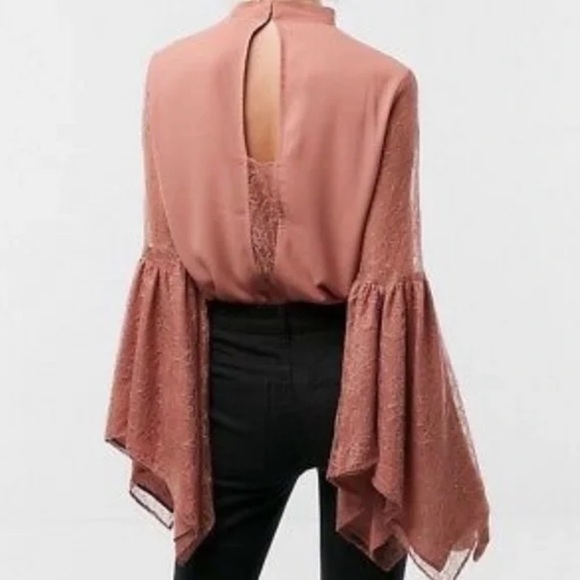NWOT. Express Handkerchief Sleeve Lace Blouse Top Peach Pink. XS. - Picture 2 of 11